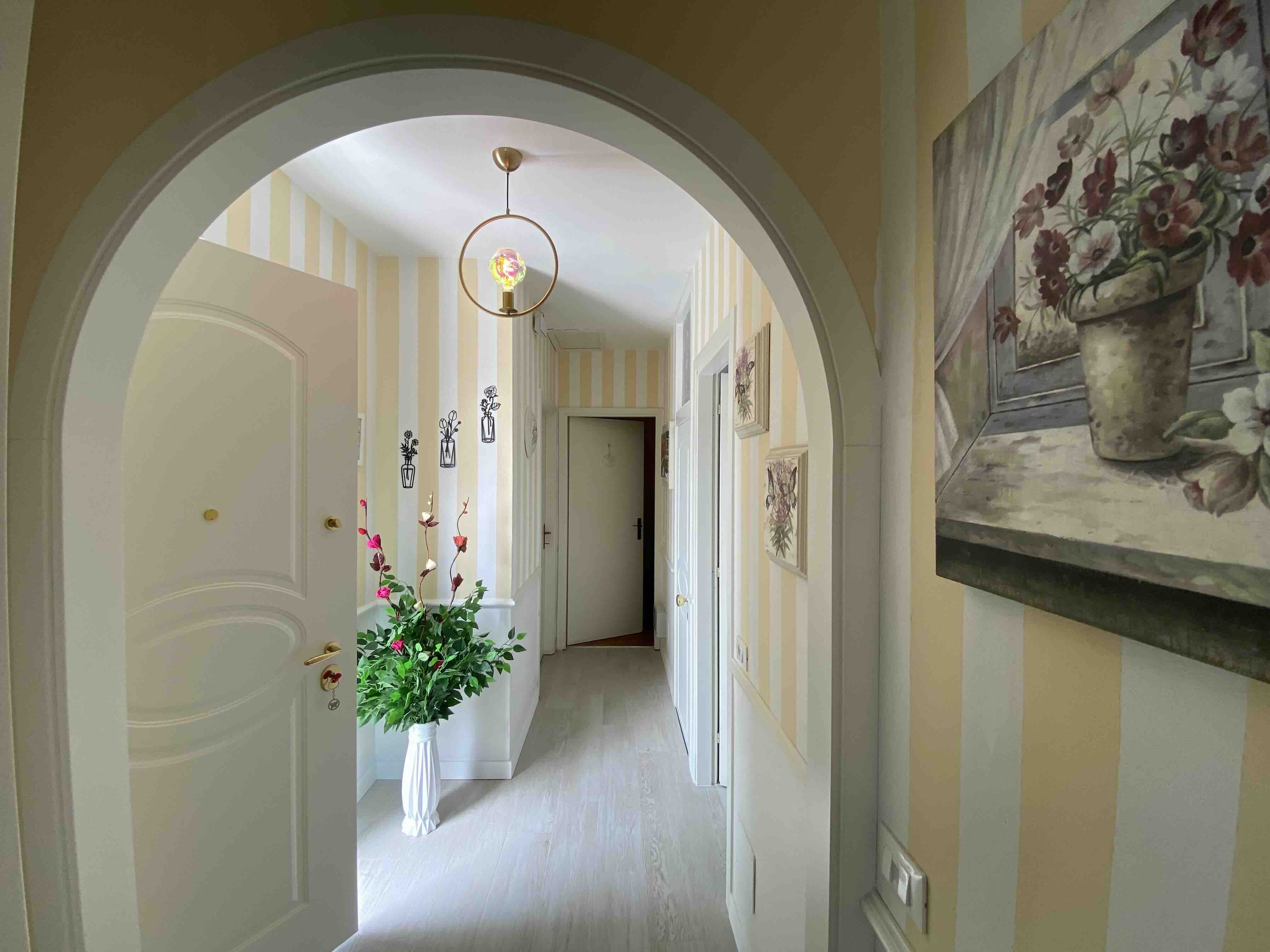 Apartment with 2 bedrooms and terrace image 1